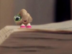 Read more about the article MARCEL THE SHELL WITH SHOES ON: A Review